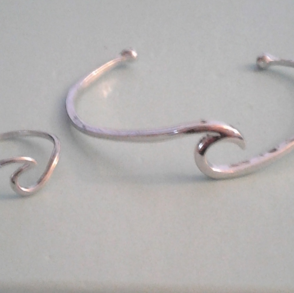 BRAND NEW DIFERENT COLORS WAVE RING/BRACELET SET